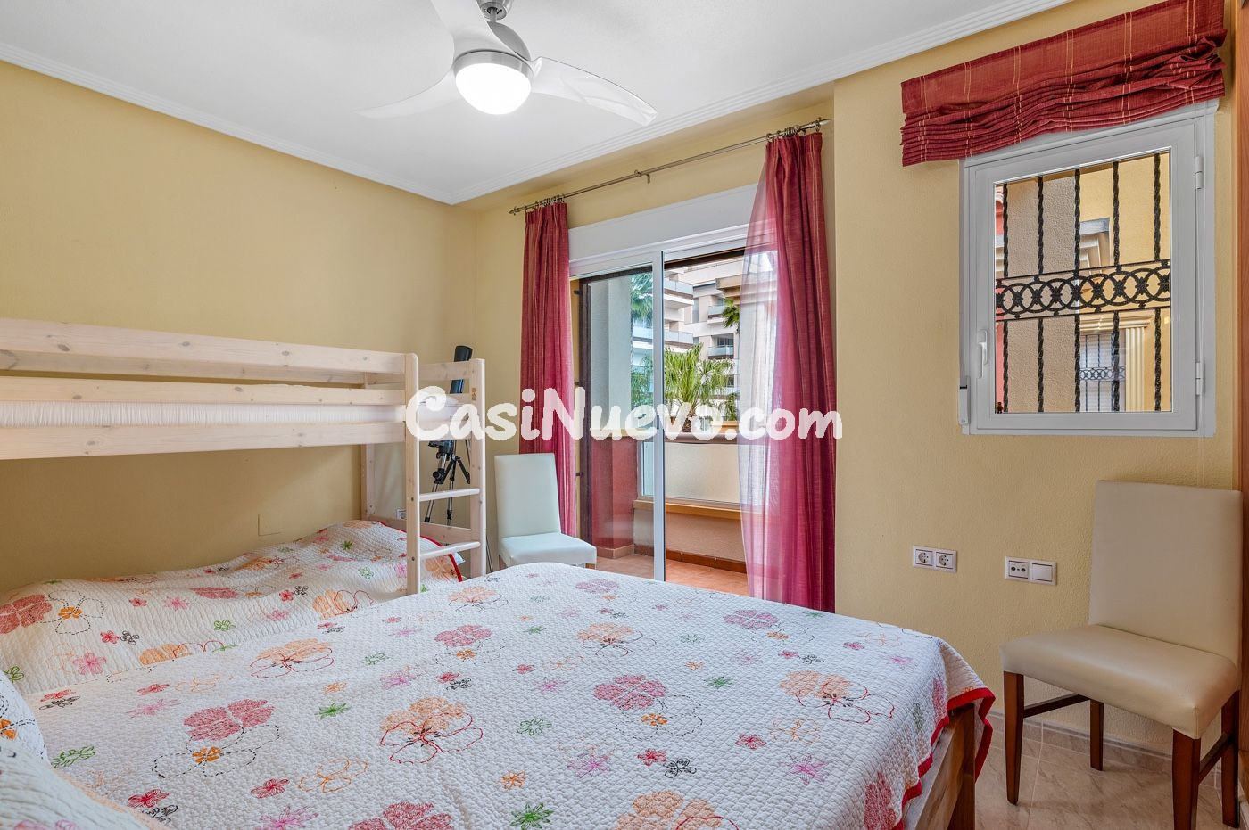 Casa adosada esquinera con orientación sur, amplia parcela y - foto 14