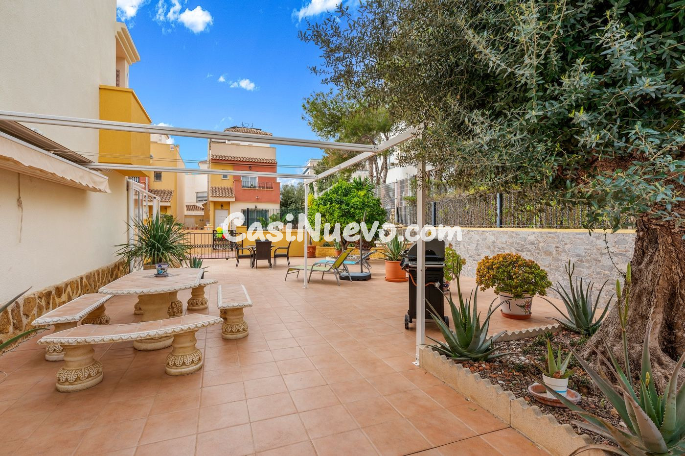 Casa adosada esquinera con orientación sur, amplia parcela y - foto 28