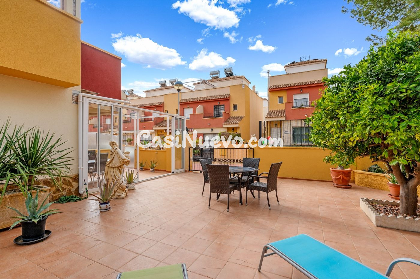 Casa adosada esquinera con orientación sur, amplia parcela y - foto 29