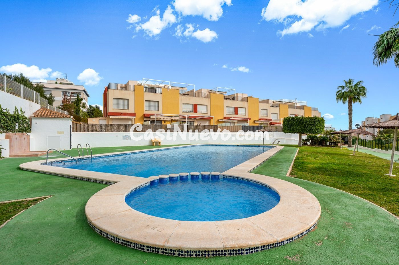 Casa adosada esquinera con orientación sur, amplia parcela y - foto 33