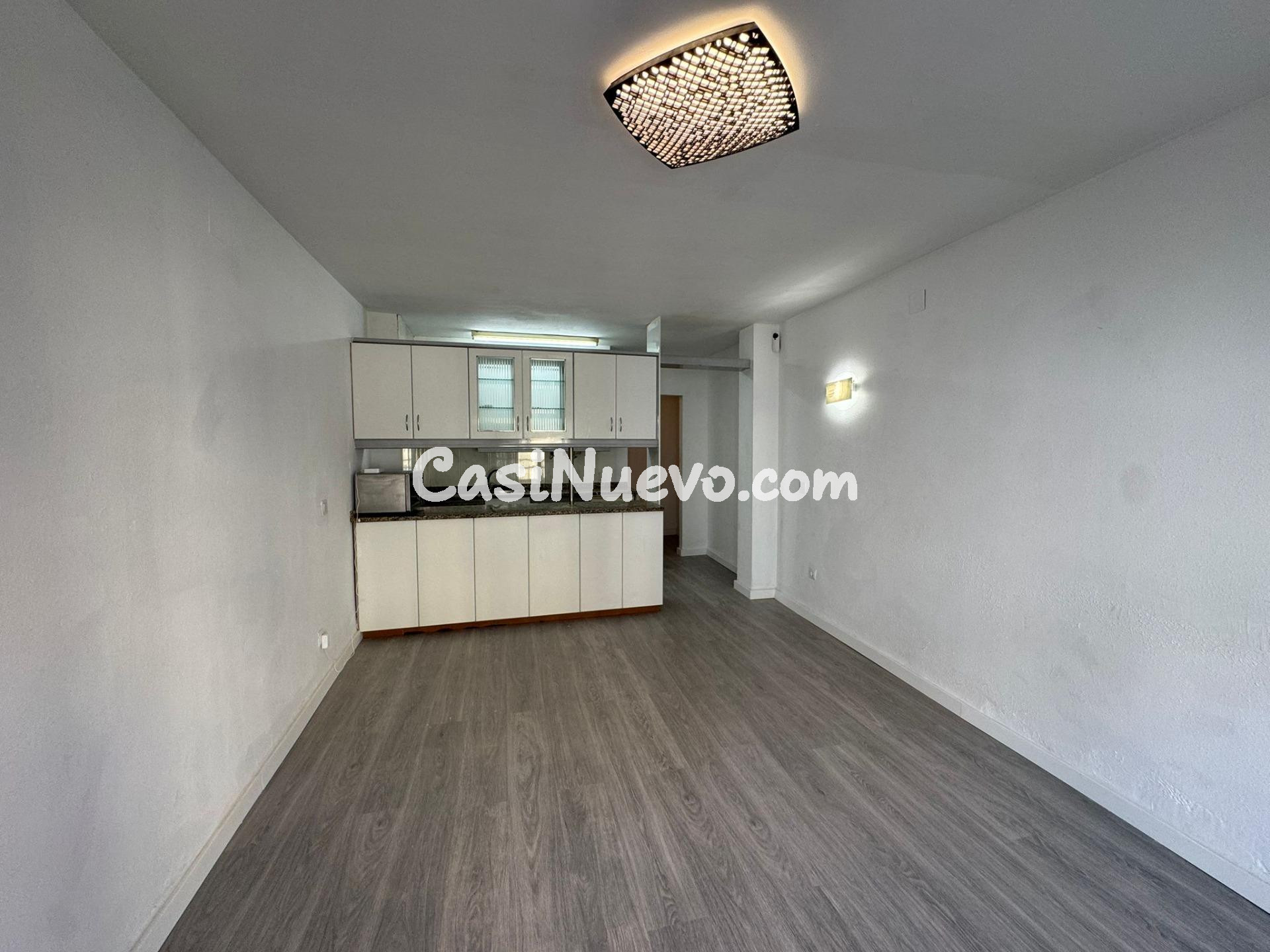 Apartamento reformado a 1 minuto de la playa en Roses - foto 2