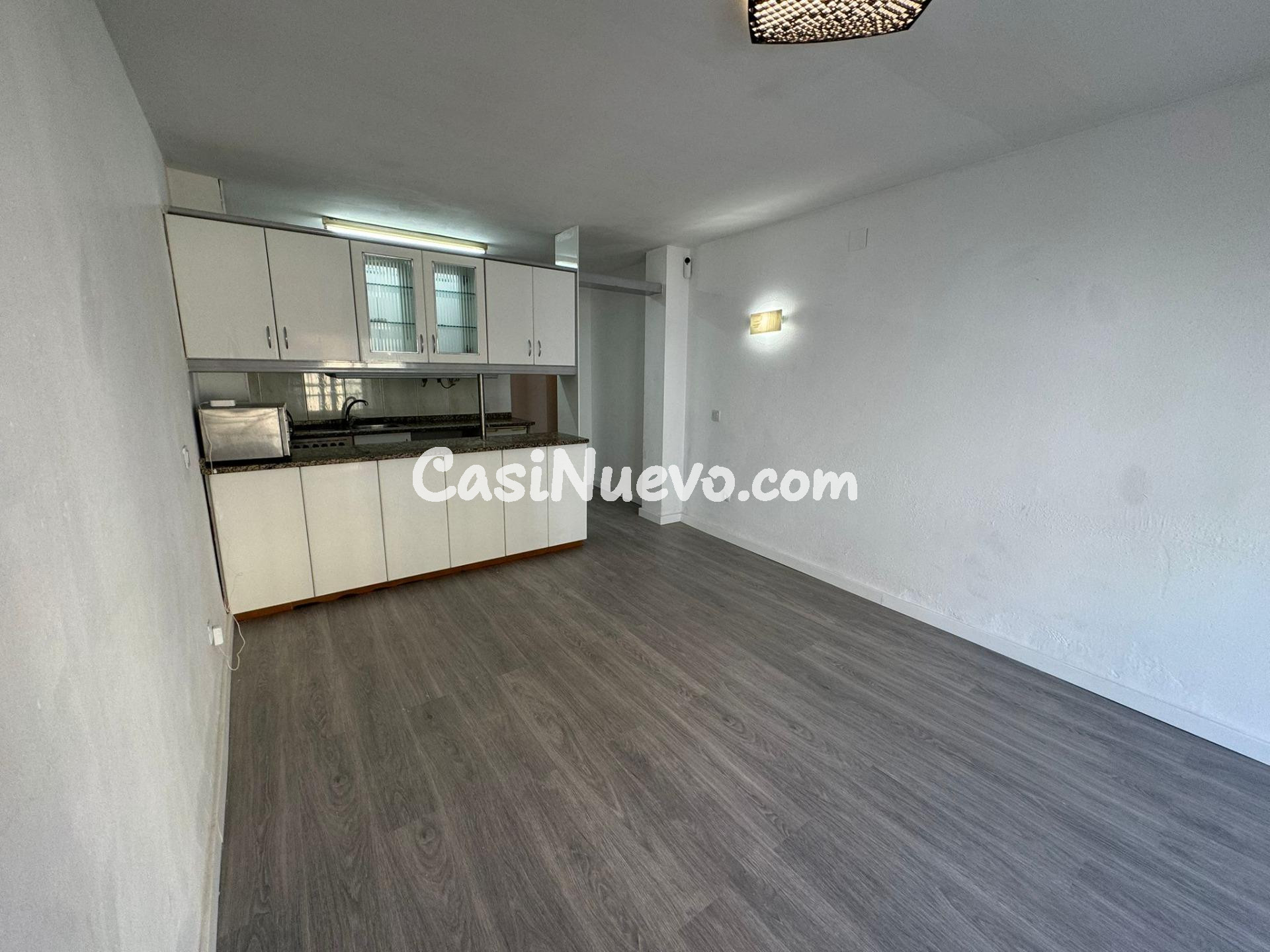 Apartamento reformado a 1 minuto de la playa en Roses - foto 3