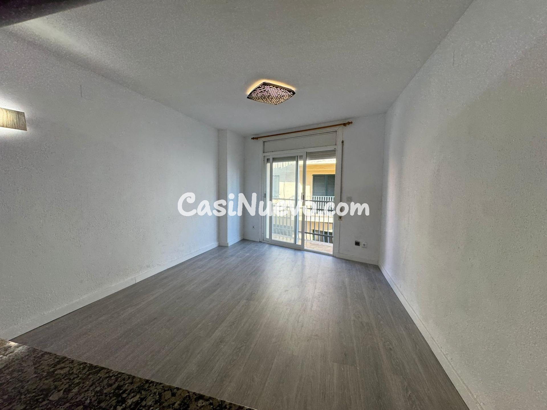 Apartamento reformado a 1 minuto de la playa en Roses - foto 4
