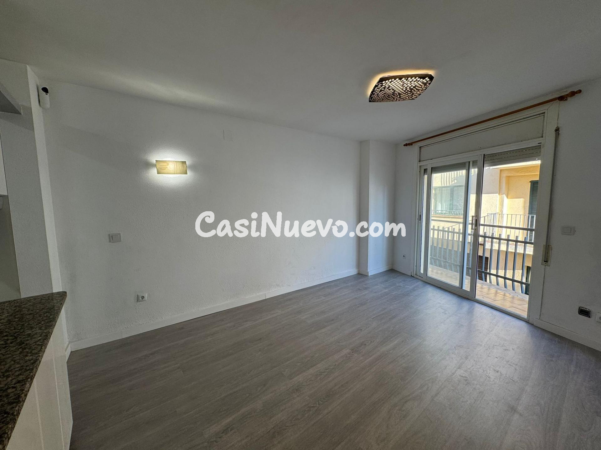 Apartamento reformado a 1 minuto de la playa en Roses - foto 5