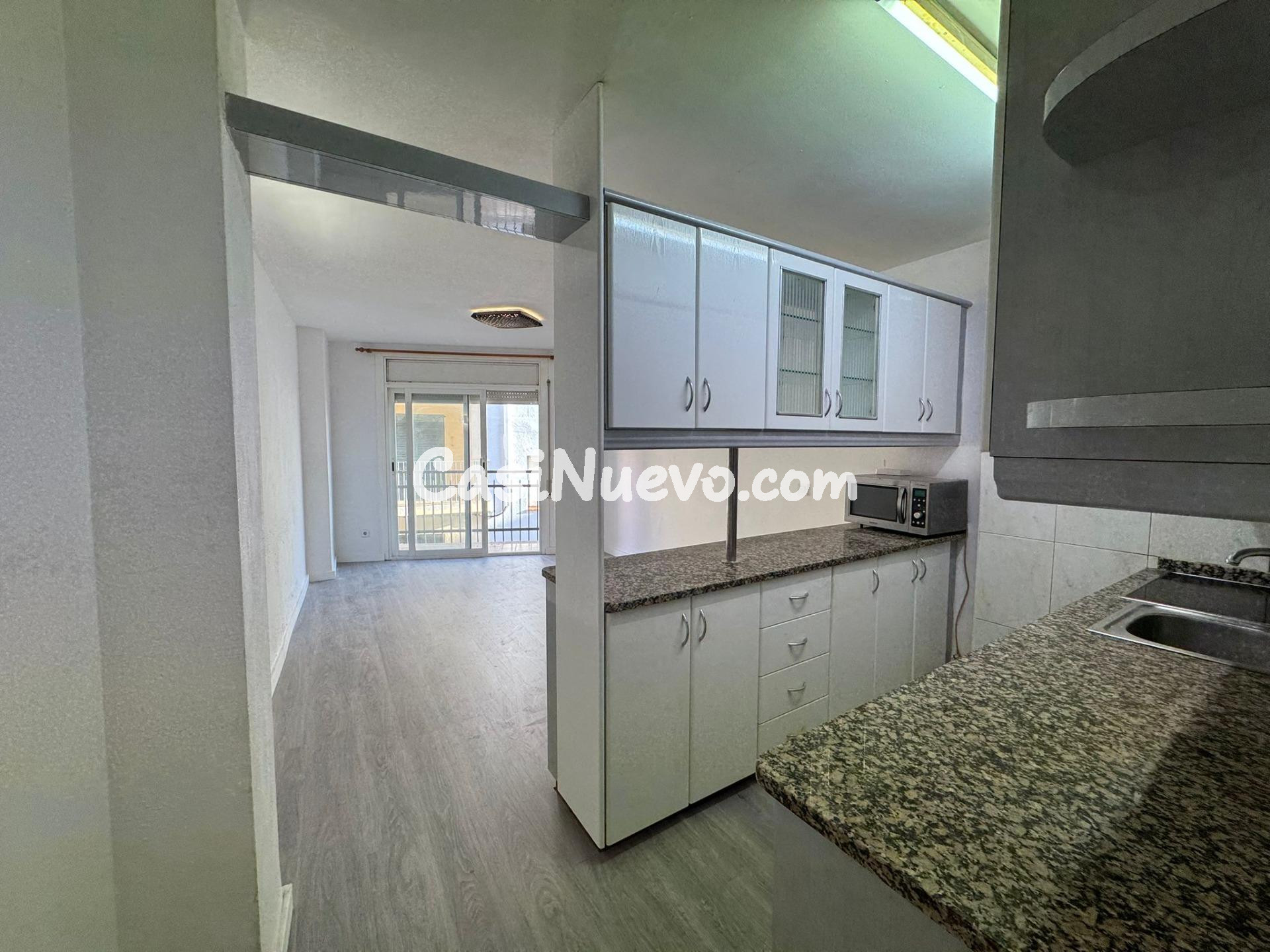 Apartamento reformado a 1 minuto de la playa en Roses - foto 7