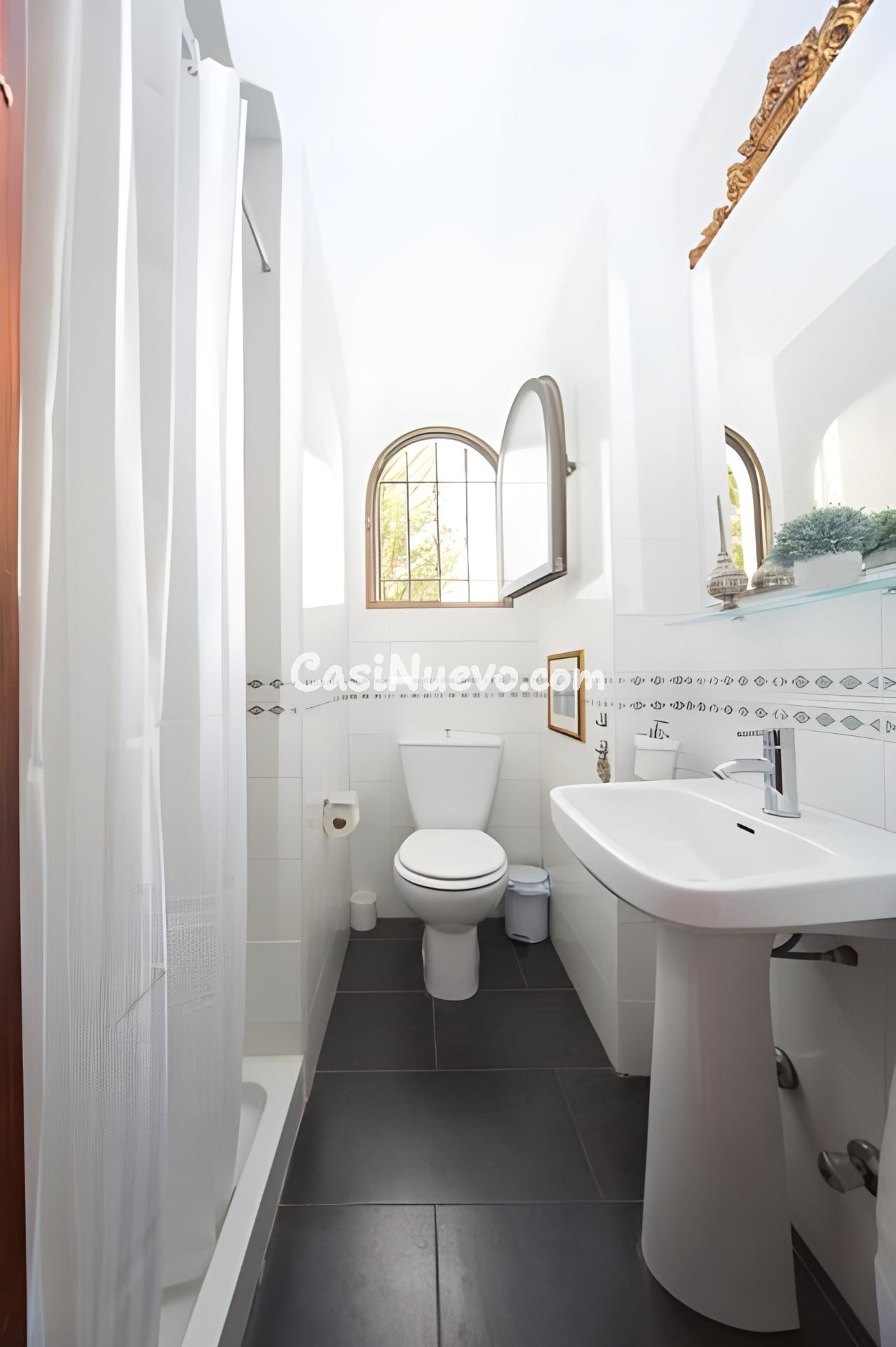 Espectacular Casa Reformada de 5 Dormitorios con Parking | L - foto 38