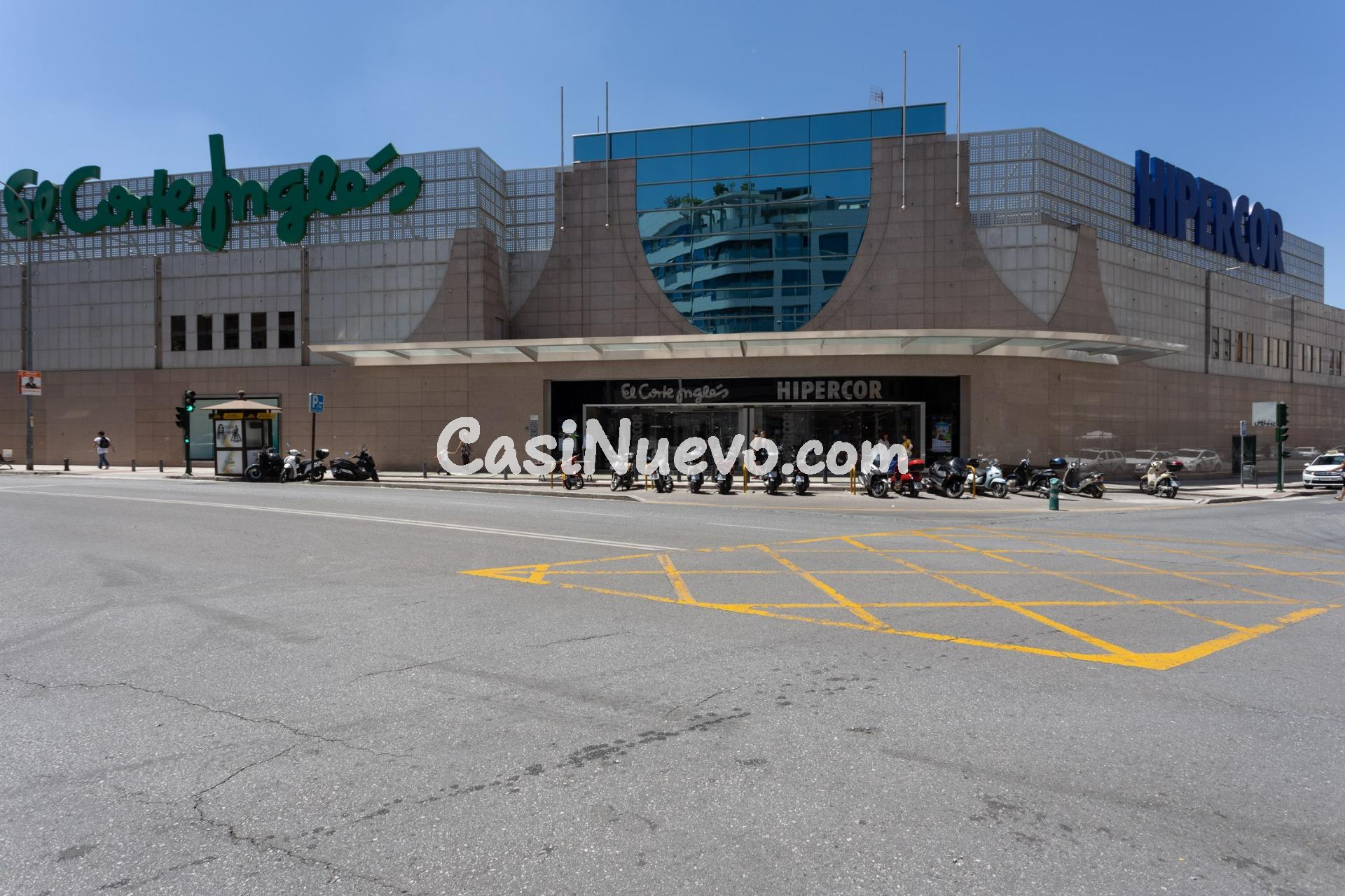 MAGNIFICO LOCAL EN ARABIAL JUNTO HIPERCOR, COMPLETAMENTE INS