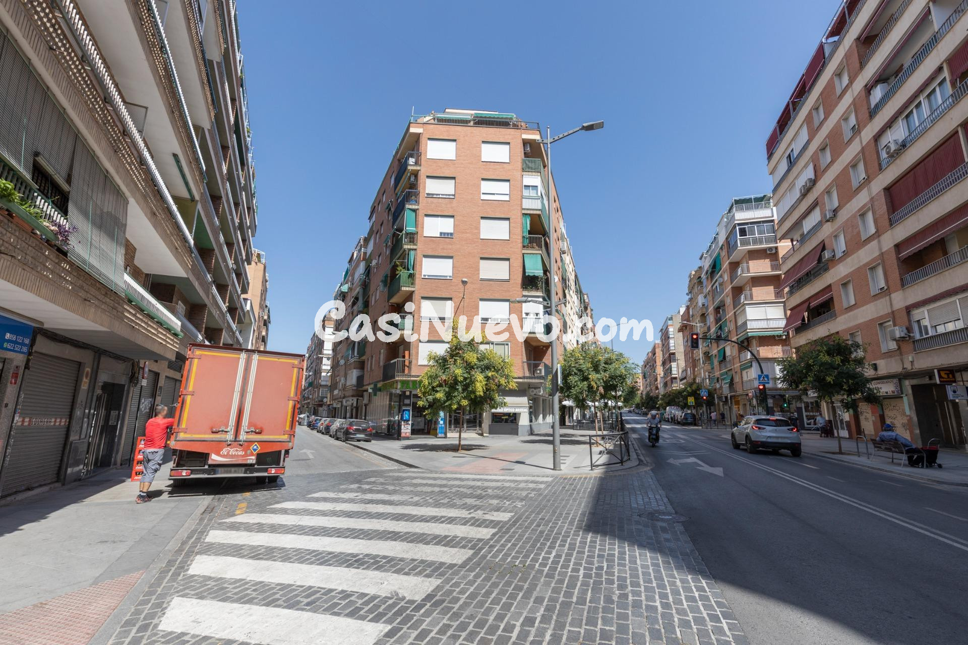 MAGNIFICO LOCAL EN ARABIAL JUNTO HIPERCOR, COMPLETAMENTE INS - foto 2