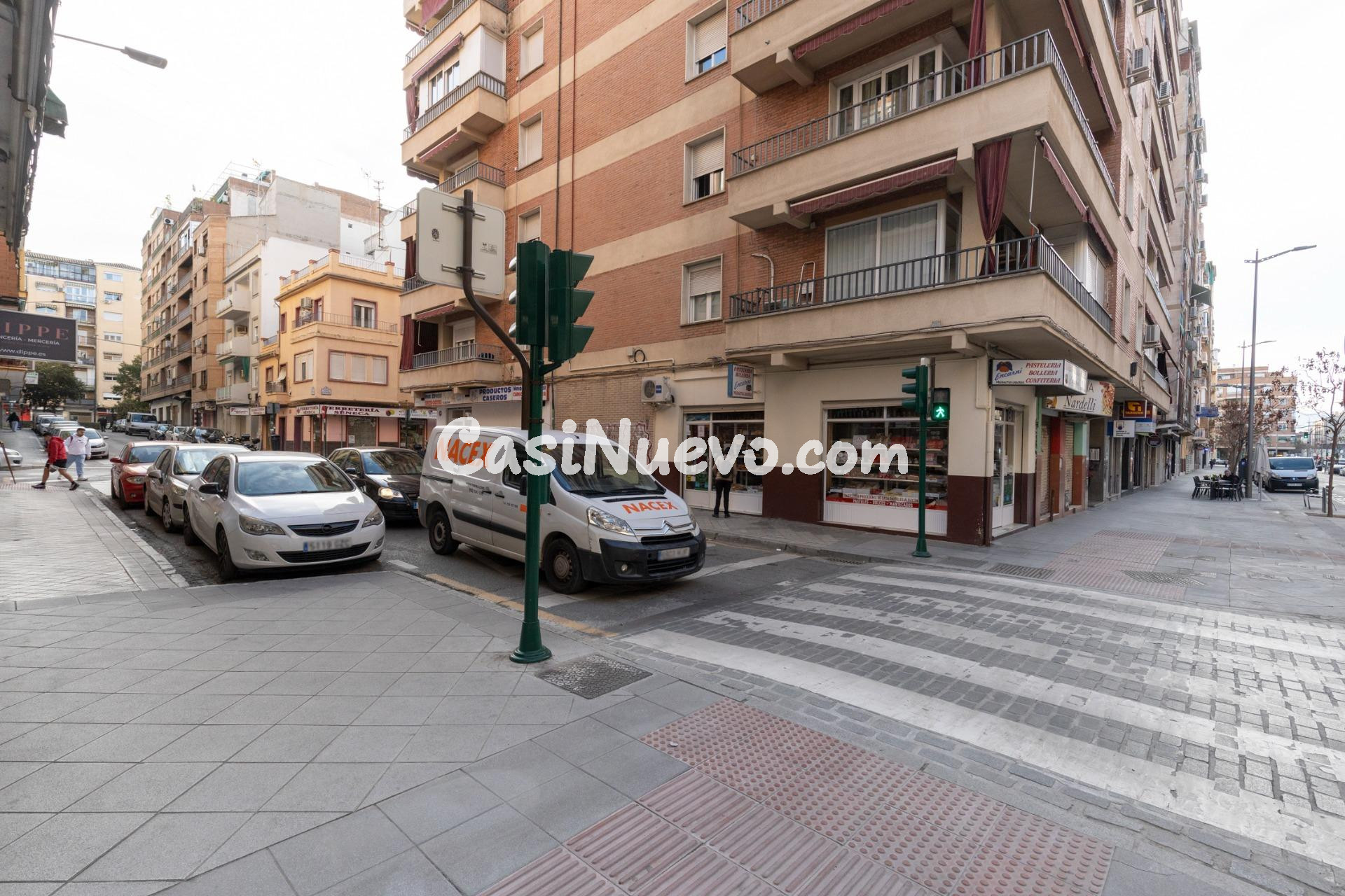 MAGNIFICO LOCAL EN ARABIAL JUNTO HIPERCOR, COMPLETAMENTE INS - foto 22