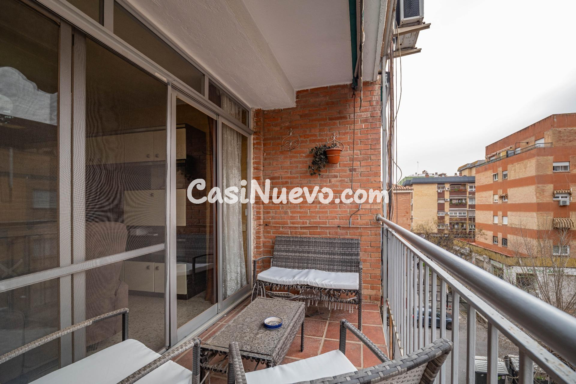 Luminoso piso exterior con terraza junto a Avenida de Dílar  - foto 17