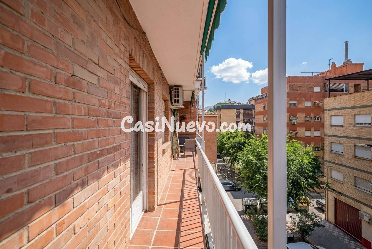 Luminoso piso exterior con terraza junto a Avenida de Dílar  - foto 21