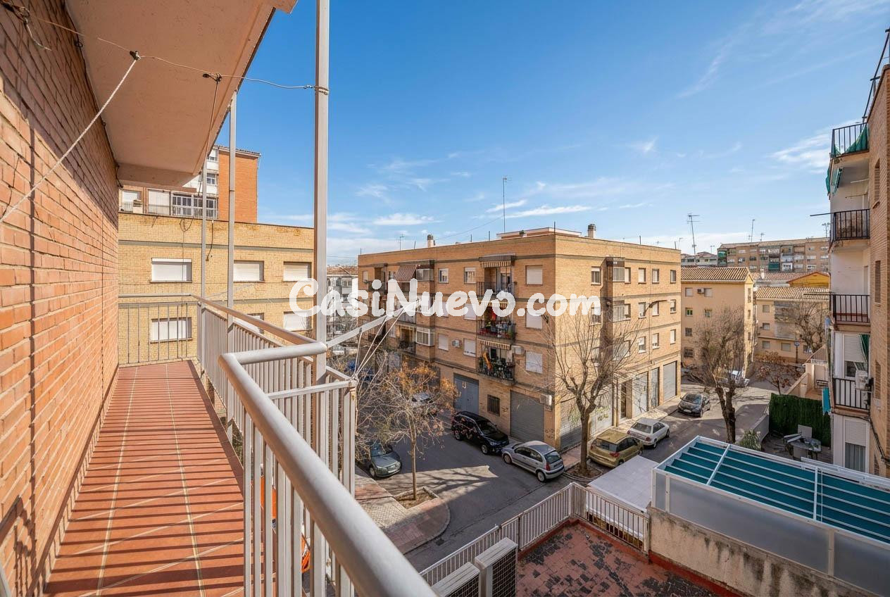 Luminoso piso exterior con terraza junto a Avenida de Dílar  - foto 22