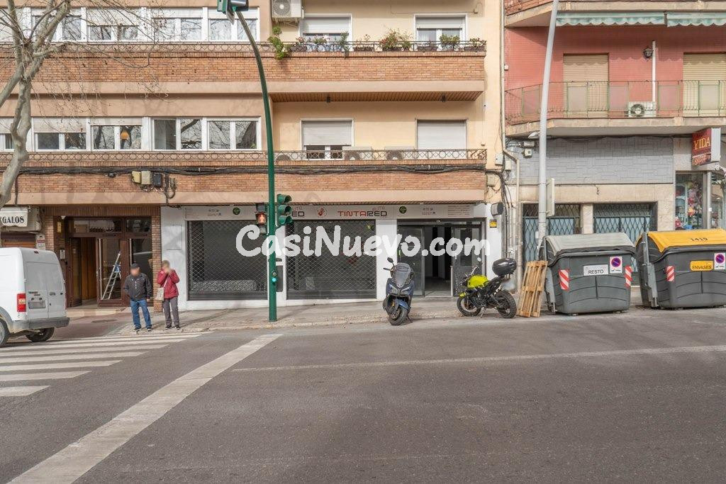 Venta de magnífico local en Avenida Doctor Olóriz - foto 2