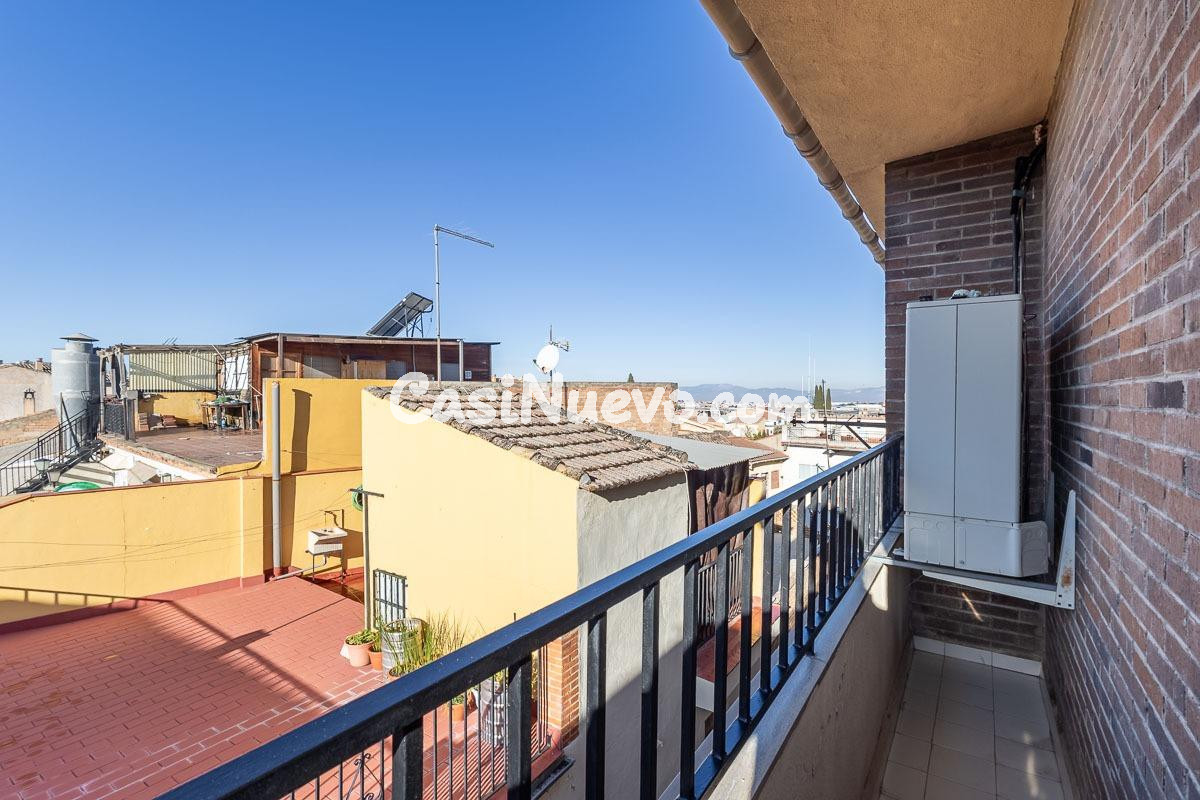 Te presento un piso muy céntrico en Ogíjares de tres habitac