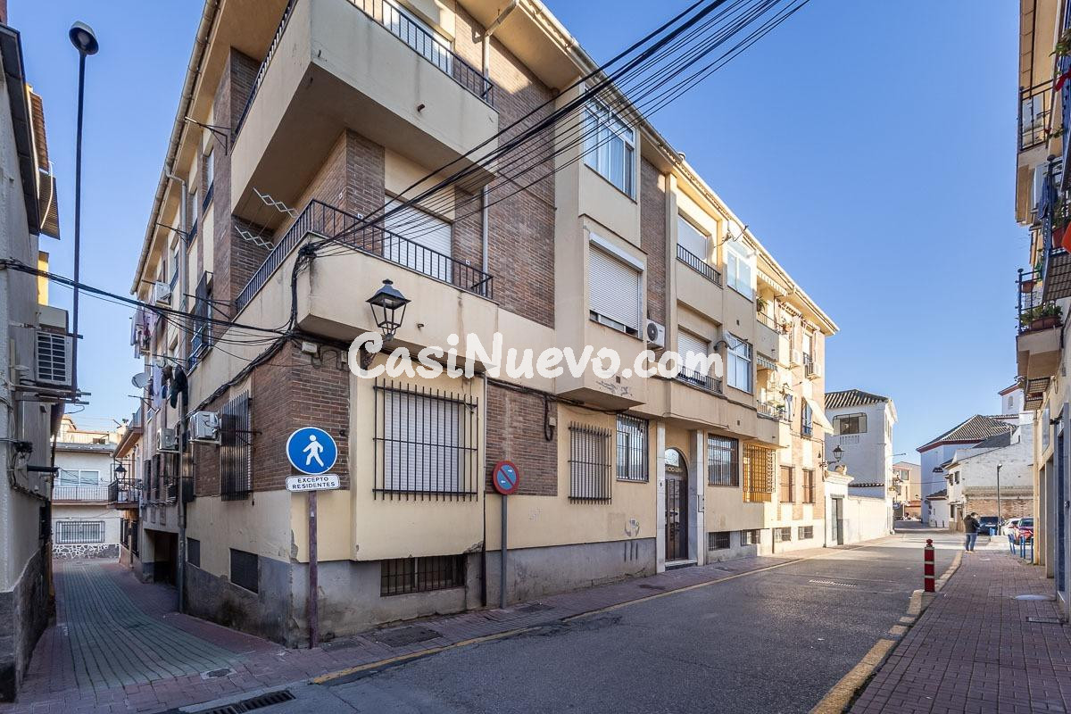 Te presento un piso muy céntrico en Ogíjares de tres habitac - foto 4