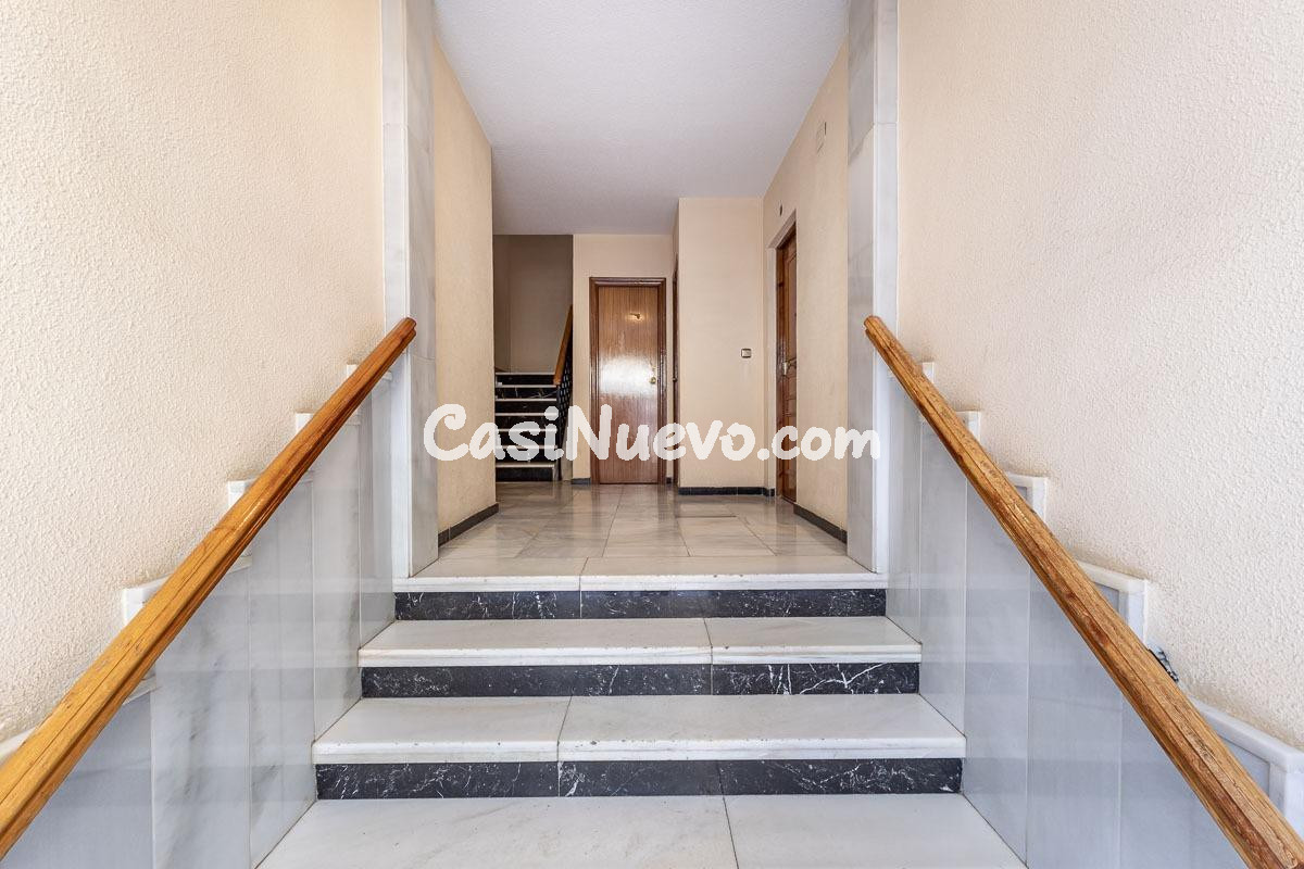 Te presento un piso muy céntrico en Ogíjares de tres habitac - foto 6