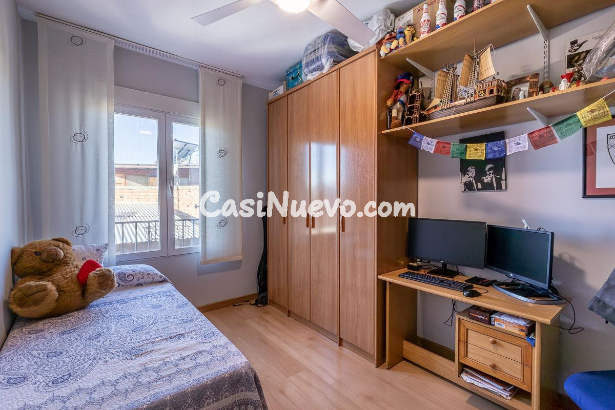 Te presento un piso muy céntrico en Ogíjares de tres habitac - foto 16