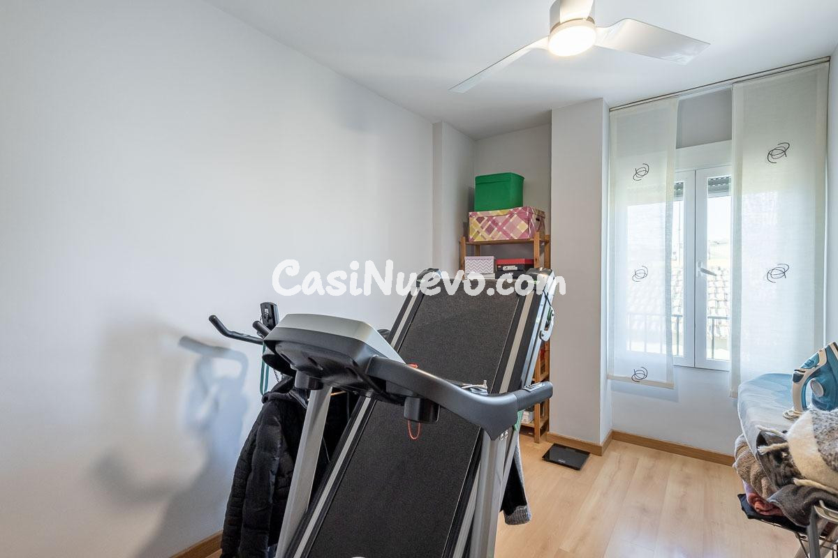 Te presento un piso muy céntrico en Ogíjares de tres habitac - foto 18