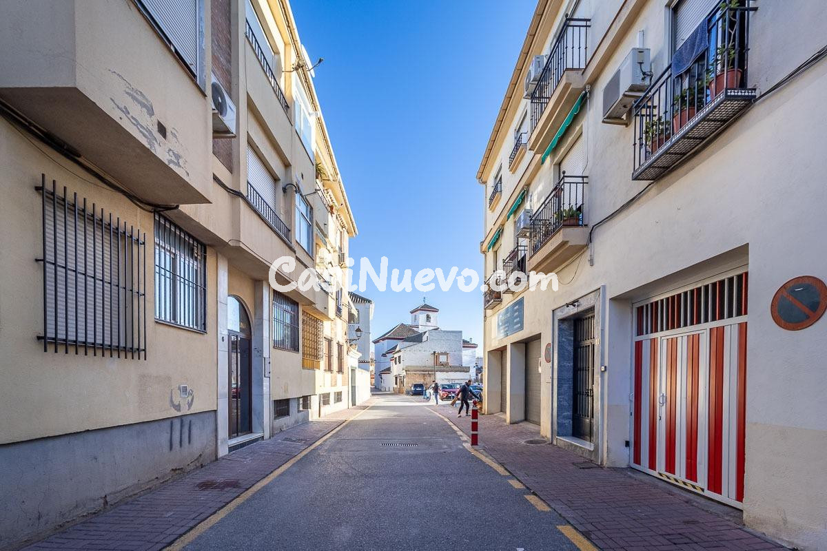 Te presento un piso muy céntrico en Ogíjares de tres habitac - foto 25