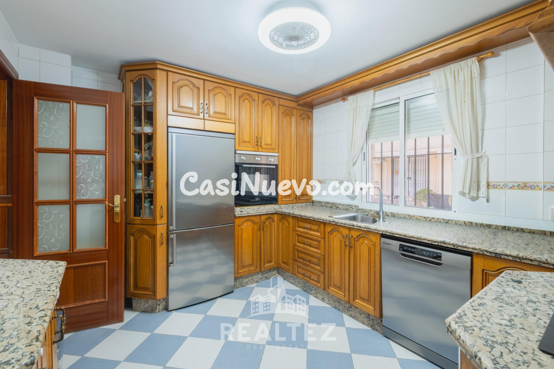 Unifamiliar de 6 dormitorios más buhardilla en Res. El Ángel - foto 13