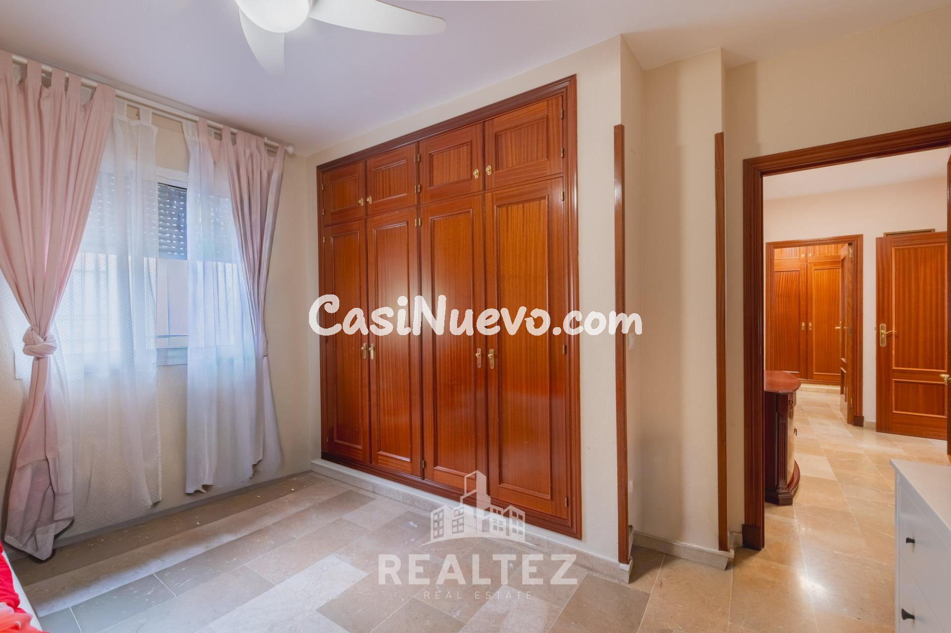 Unifamiliar de 6 dormitorios más buhardilla en Res. El Ángel - foto 19