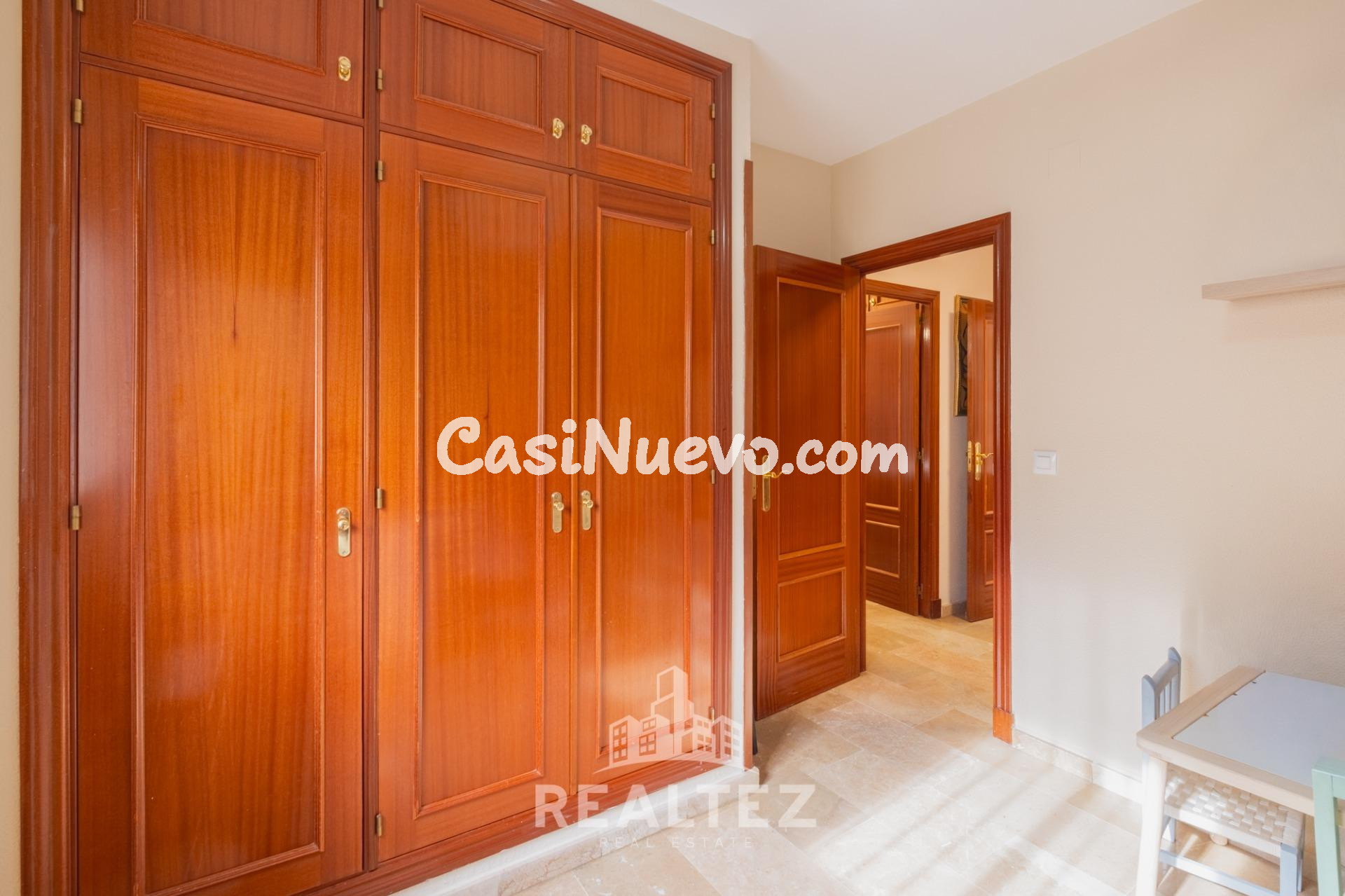 Unifamiliar de 6 dormitorios más buhardilla en Res. El Ángel - foto 21