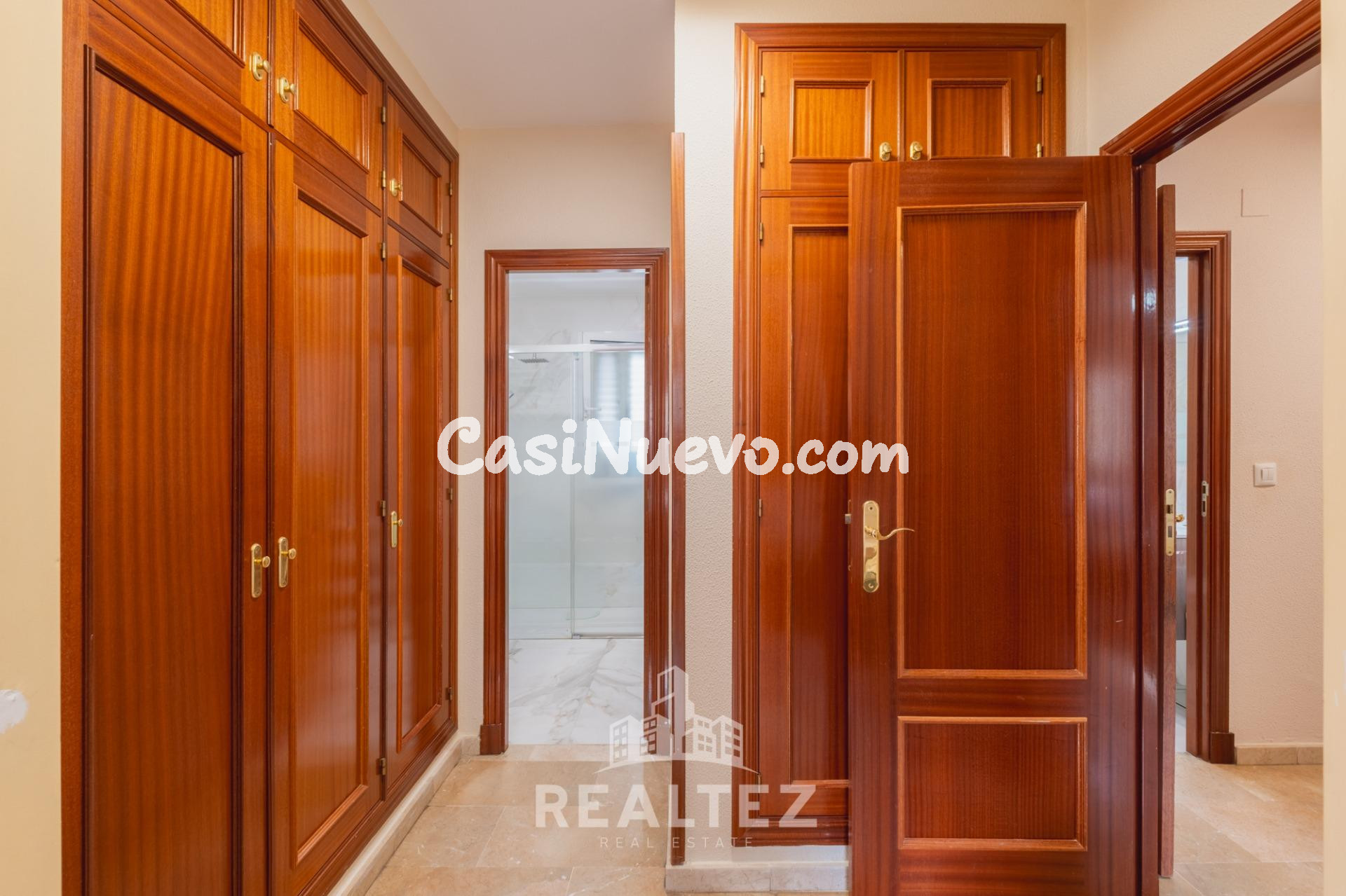 Unifamiliar de 6 dormitorios más buhardilla en Res. El Ángel - foto 25