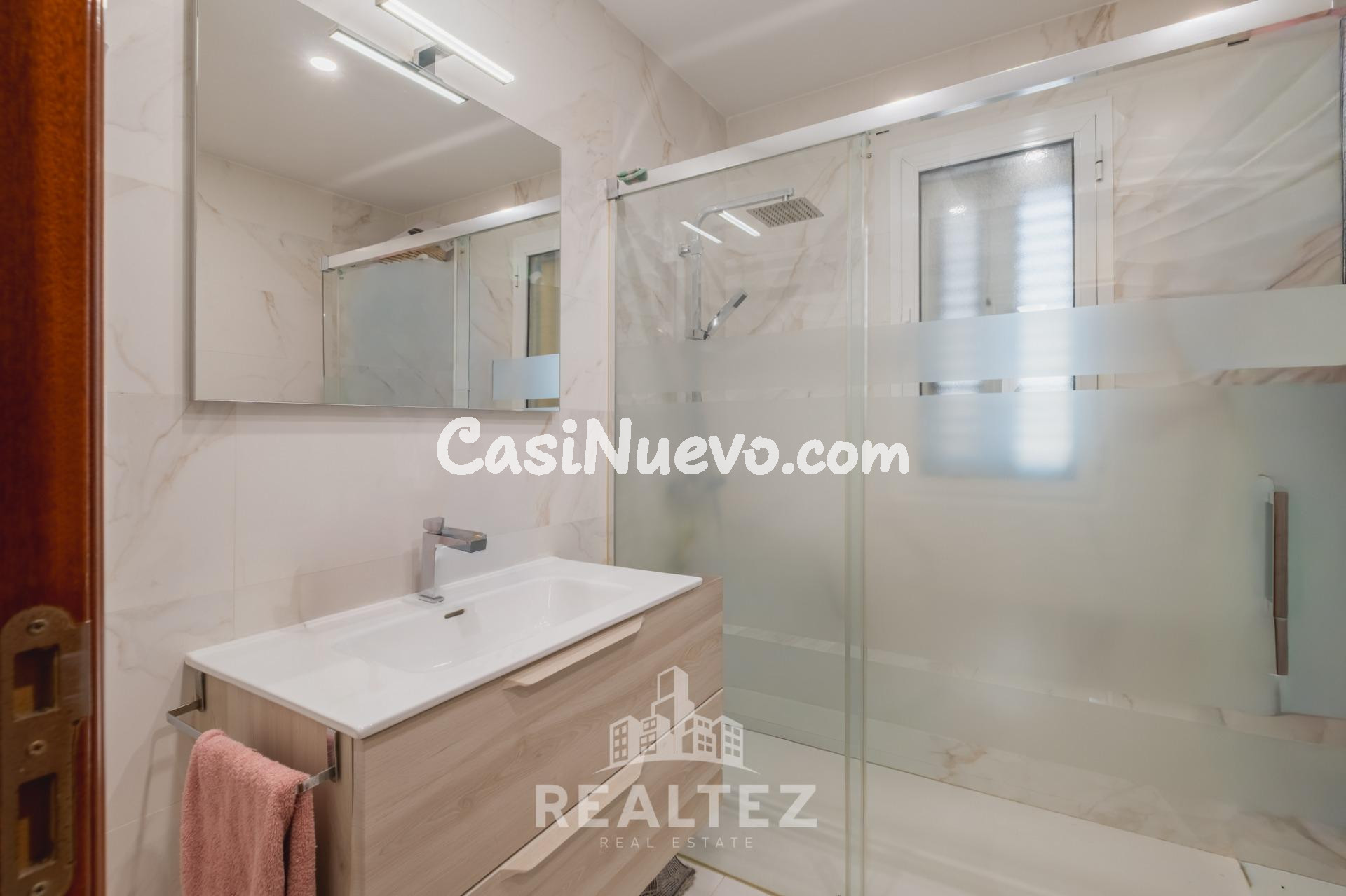 Unifamiliar de 6 dormitorios más buhardilla en Res. El Ángel - foto 26