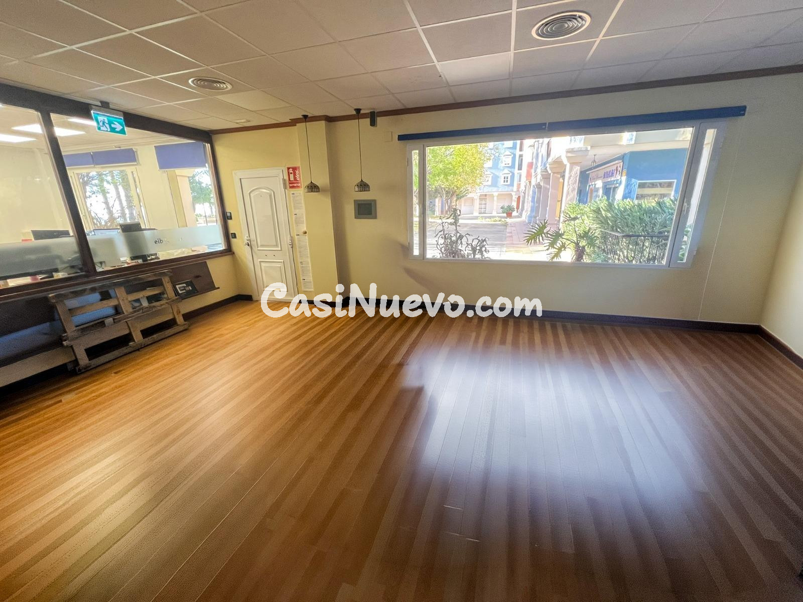 Bajo con posibilidad de cambio de uso a vivienda en Bonalba,