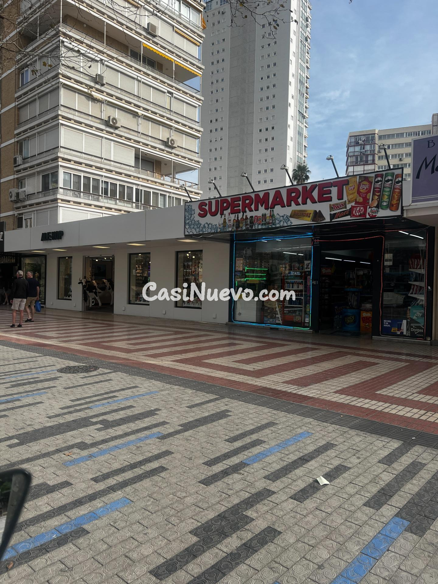 Inversión Oportuna en Benidorm: Negocio con ubicación inmejo - foto 2