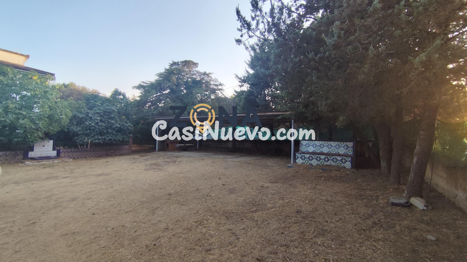 CHALET CON PISCINA EN PARCELA DE 4.700M2 EN EL MONTE DEL CAS - foto 2