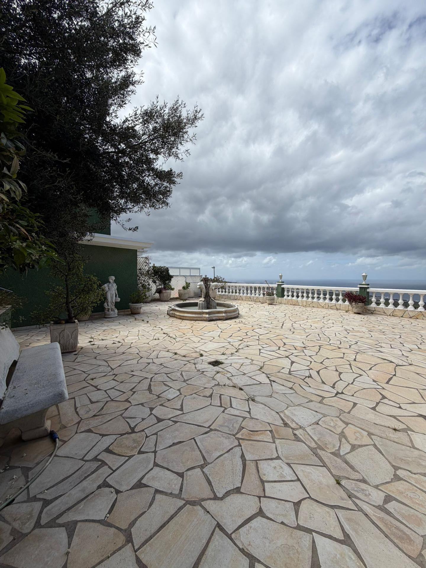 Villa exclusiva con piscina interior y gran terraza panorámi
