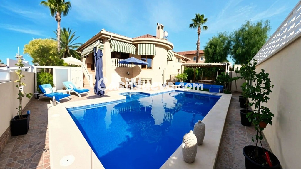 Exclusivo chalet independiente en la Costa Blanca - Benijófa