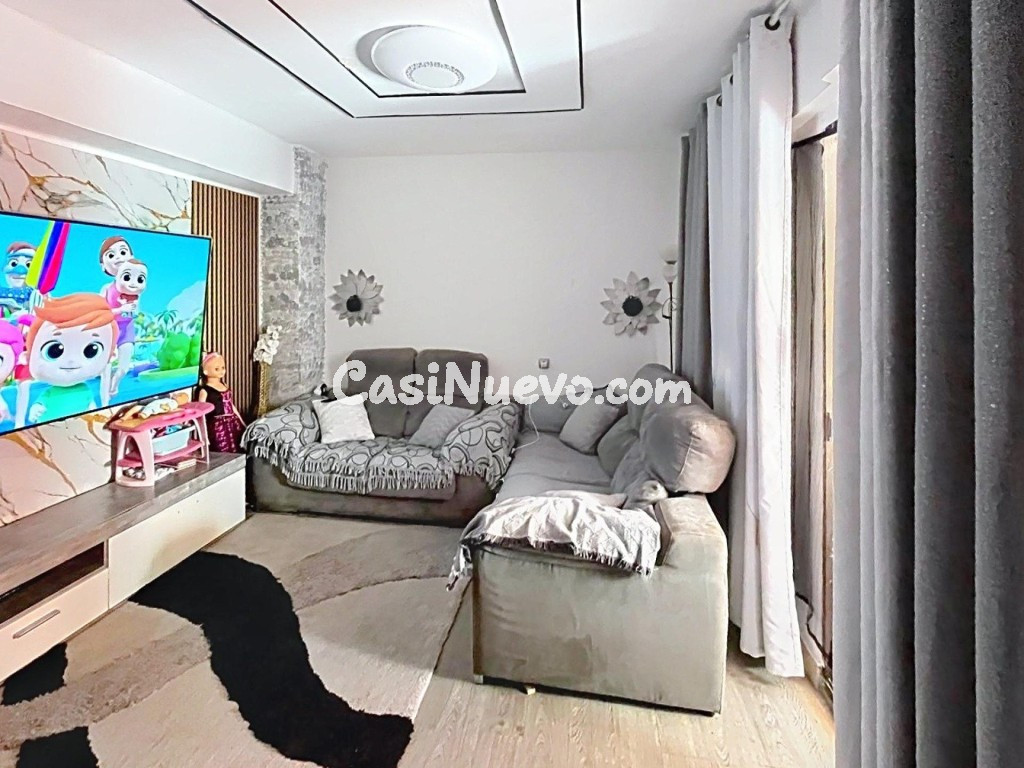 Piso luminoso con 2 balcones cerca de la universidad CEU - foto 2