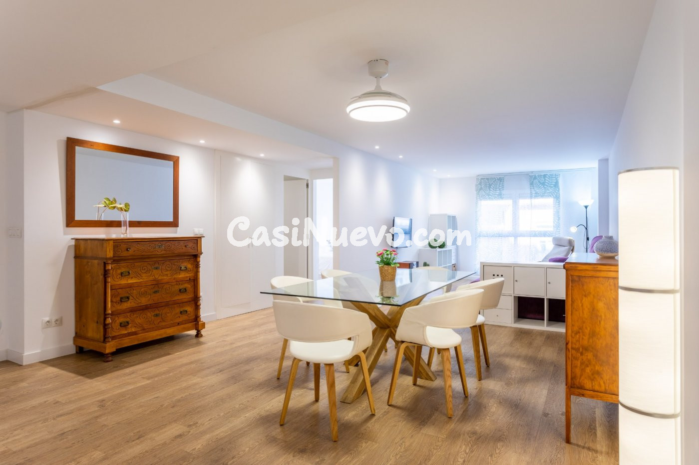 Piso de tres habitaciones reformado en Avda. Benito Pérez Ga - foto 2