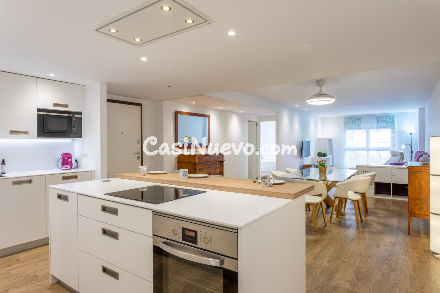 Piso de tres habitaciones reformado en Avda. Benito Pérez Ga - foto 3