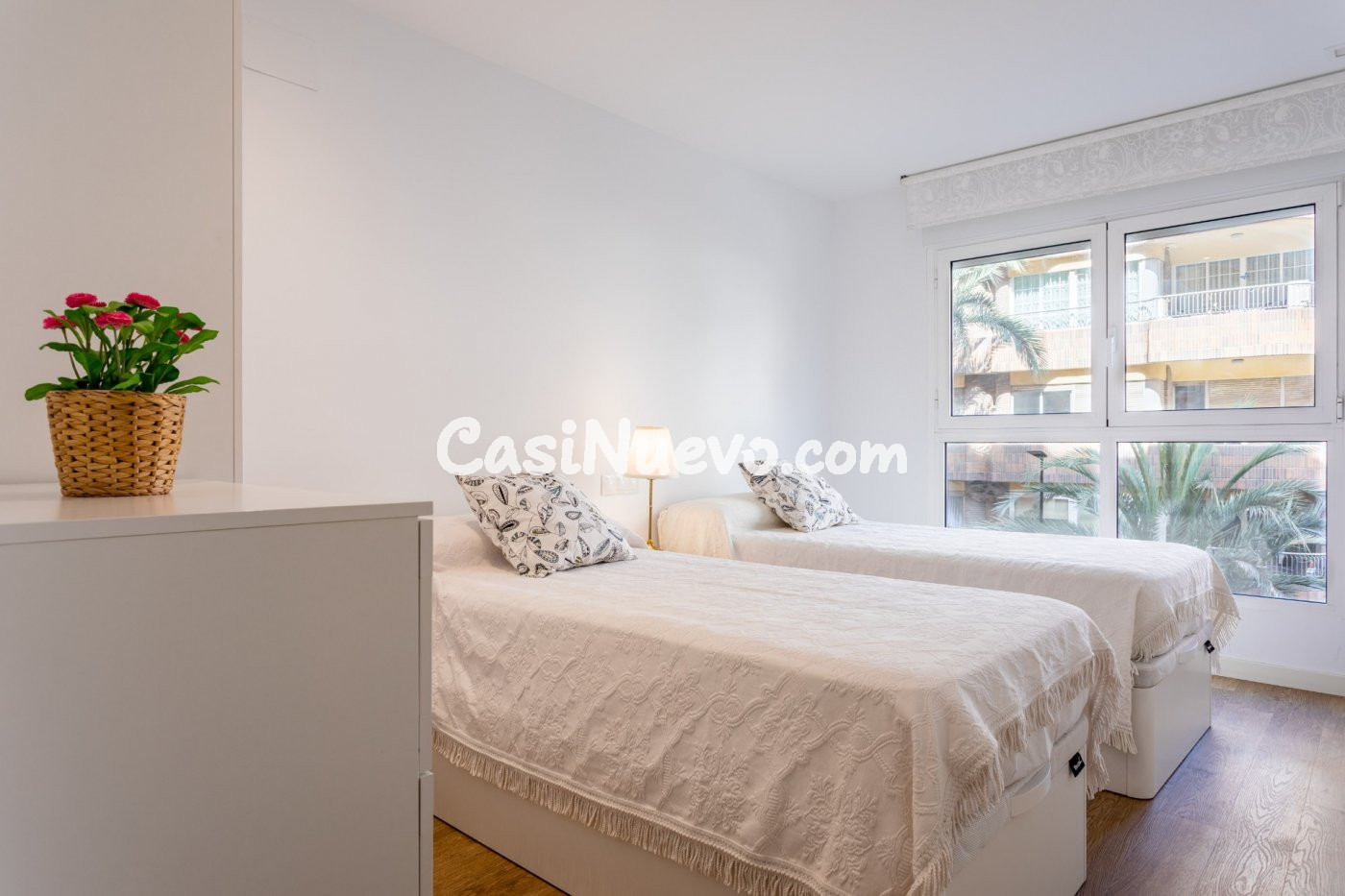 Piso de tres habitaciones reformado en Avda. Benito Pérez Ga - foto 10