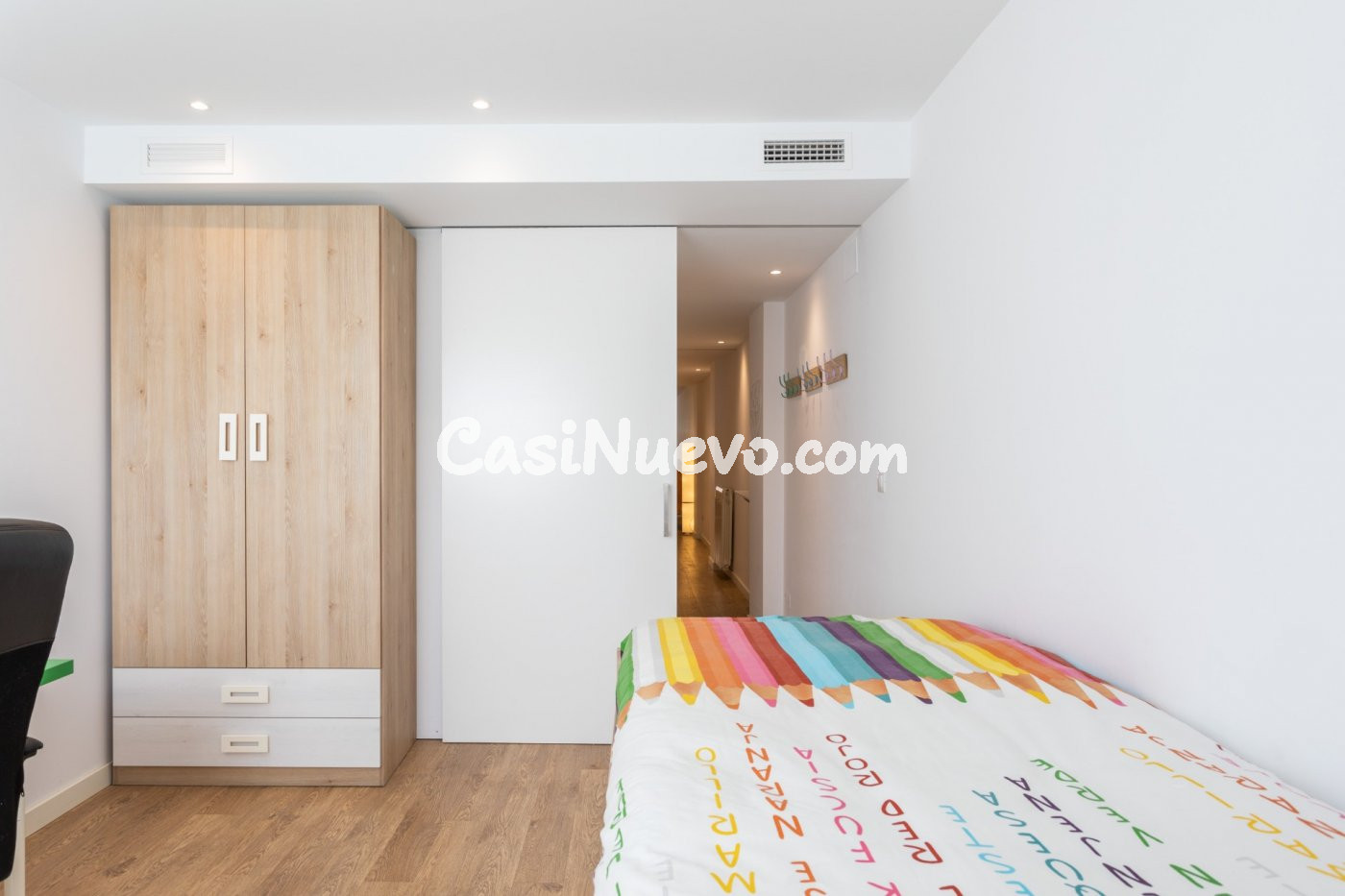 Piso de tres habitaciones reformado en Avda. Benito Pérez Ga - foto 13