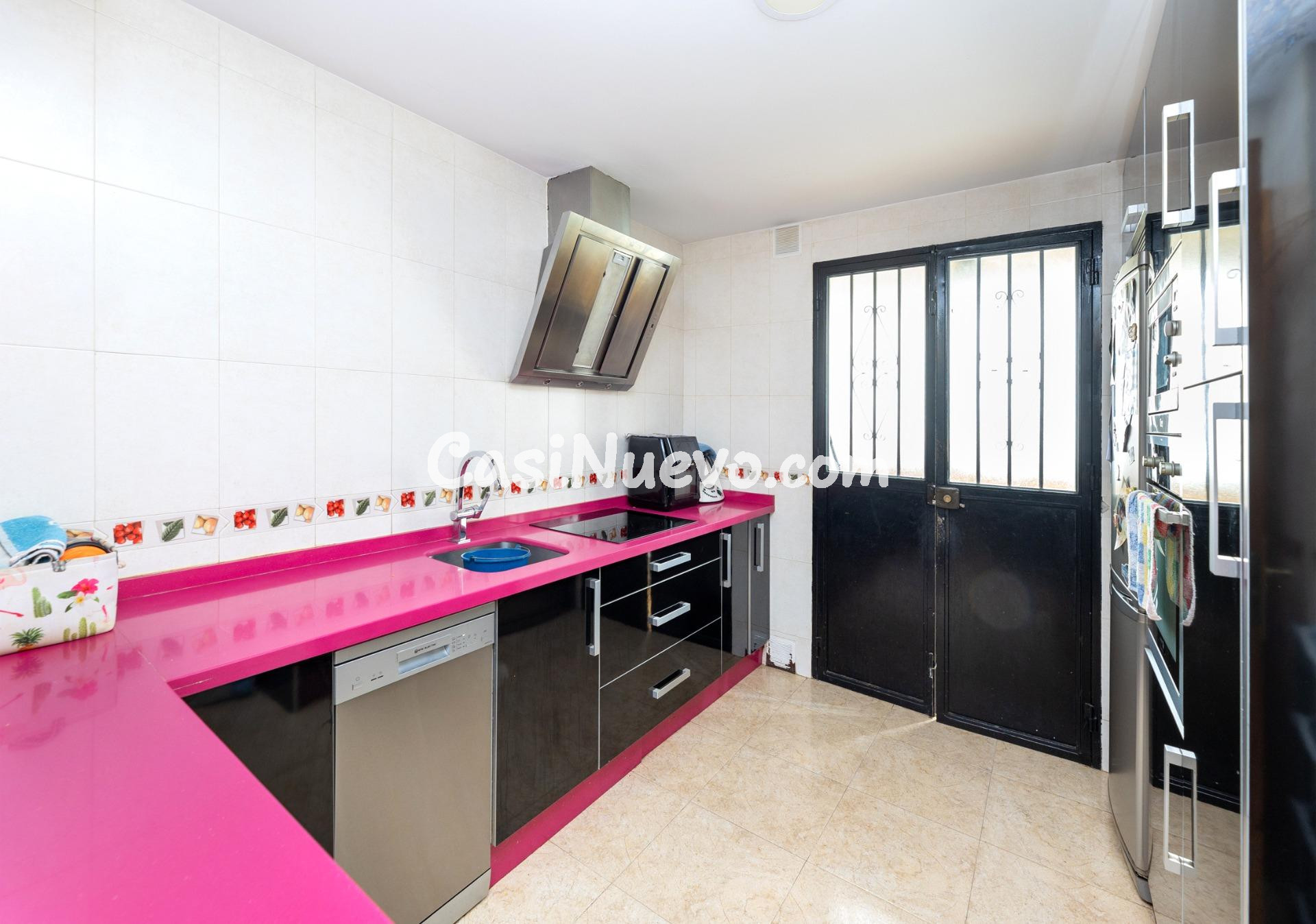 🏡✨ EXCLUSIVA CASA ADOSADA EN UNA DE LAS ZONAS MÁS DEMANDADAS - foto 5