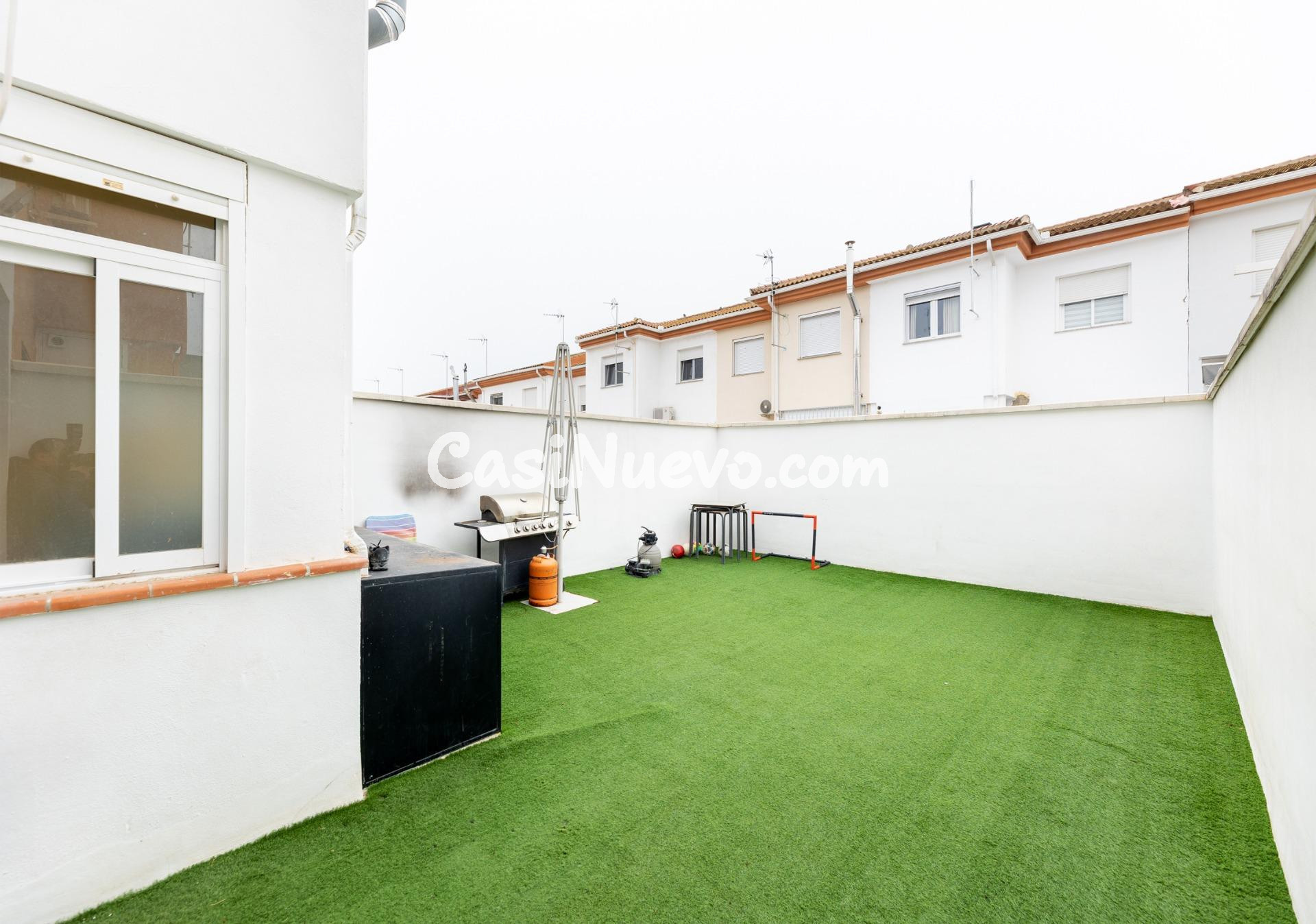 🏡✨ EXCLUSIVA CASA ADOSADA EN UNA DE LAS ZONAS MÁS DEMANDADAS - foto 18