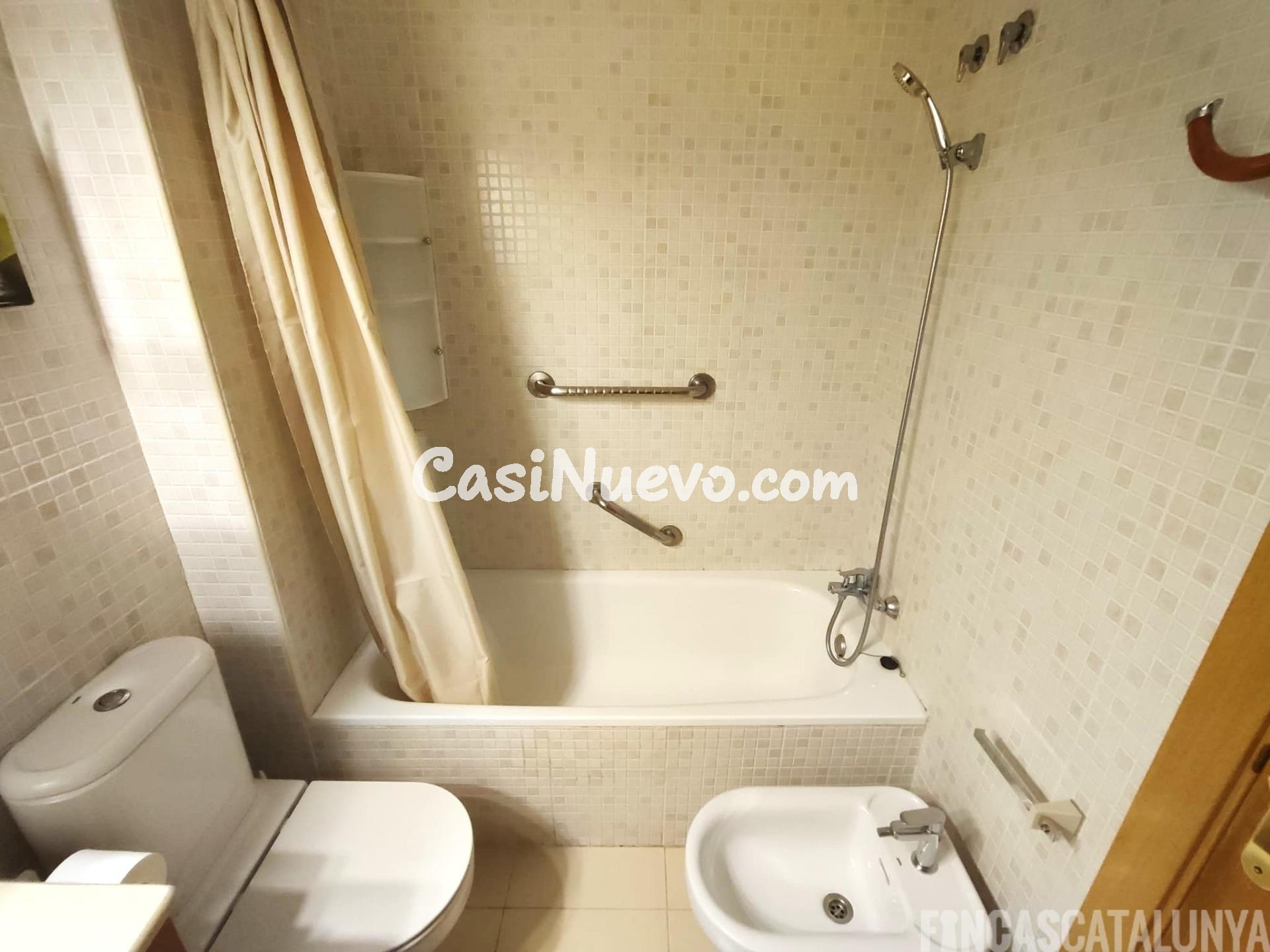 Luminoso piso con terraza y parking en Els Molins – Observat - foto 19