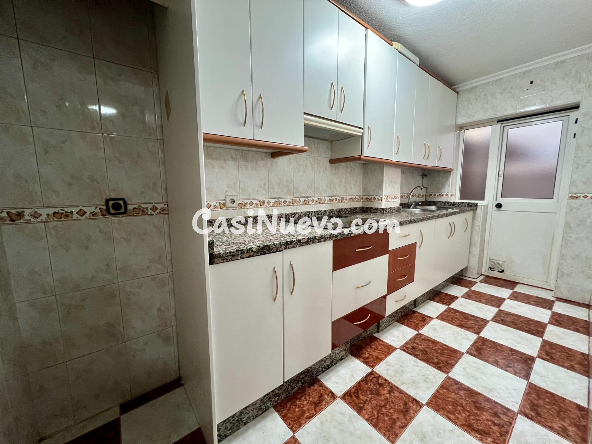 E. Piso con patios en Miralbaida – amplitud y comodidad - foto 3