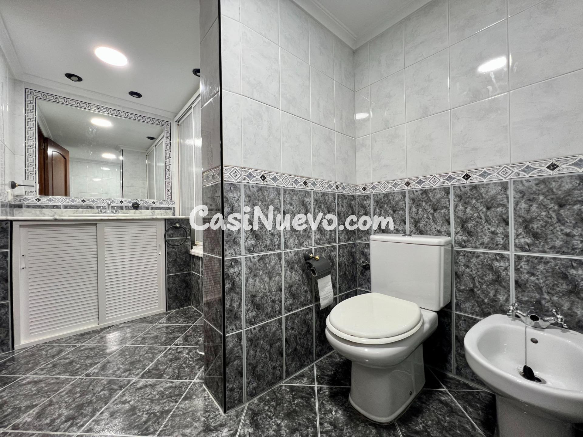 E. Piso con patios en Miralbaida – amplitud y comodidad - foto 16