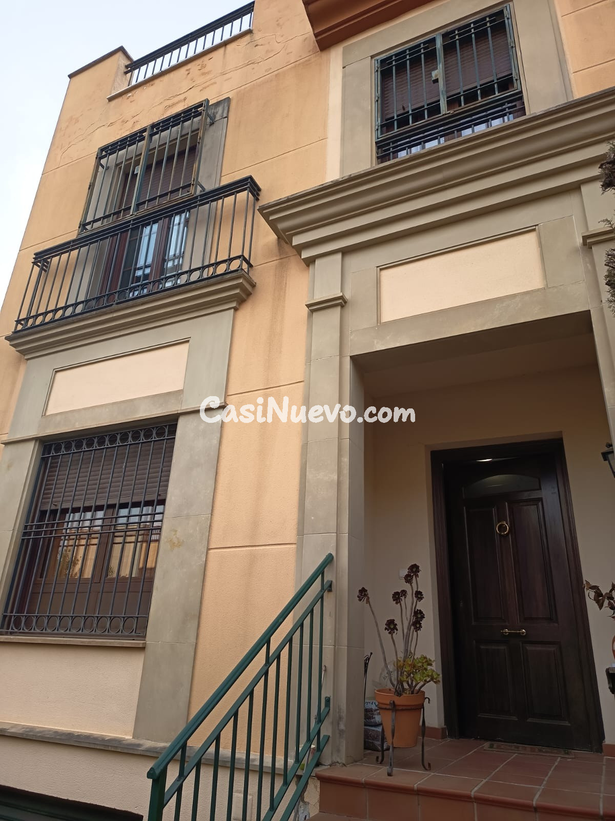 Magnífico adosado en Mirabueno – Esquina con mucha luz y ubi - foto 2