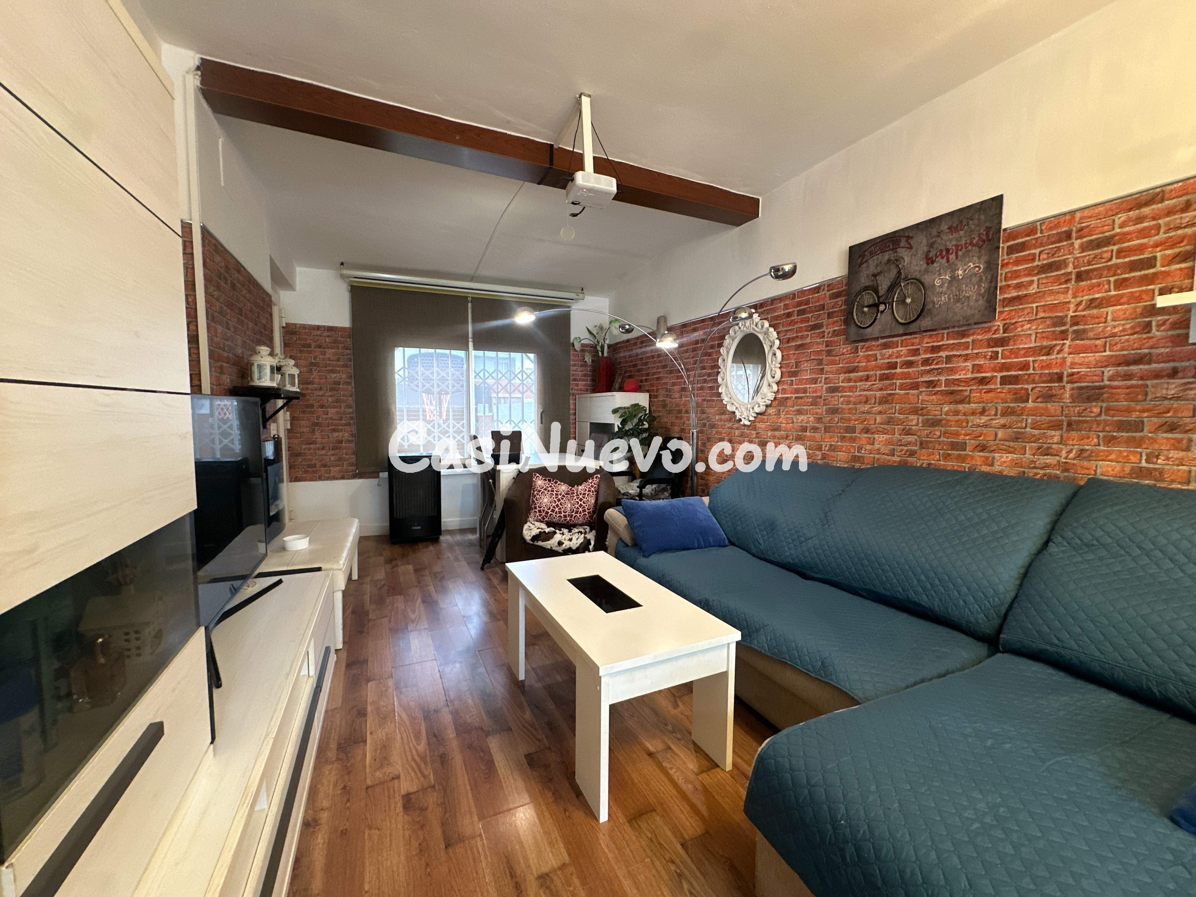 Casa adosada reformada con patio y espacio para vehículo en  - foto 4