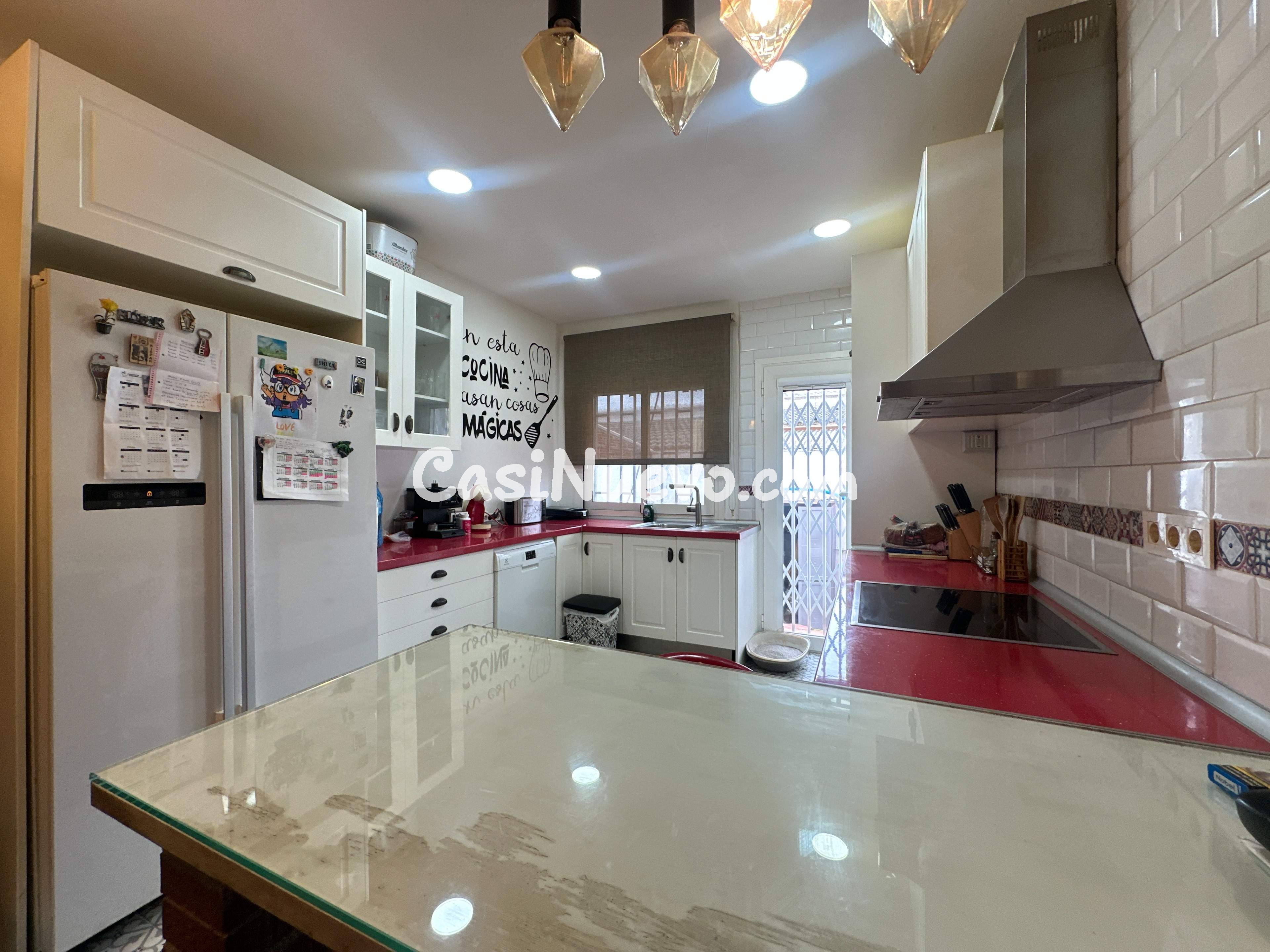 Casa adosada reformada con patio y espacio para vehículo en  - foto 6