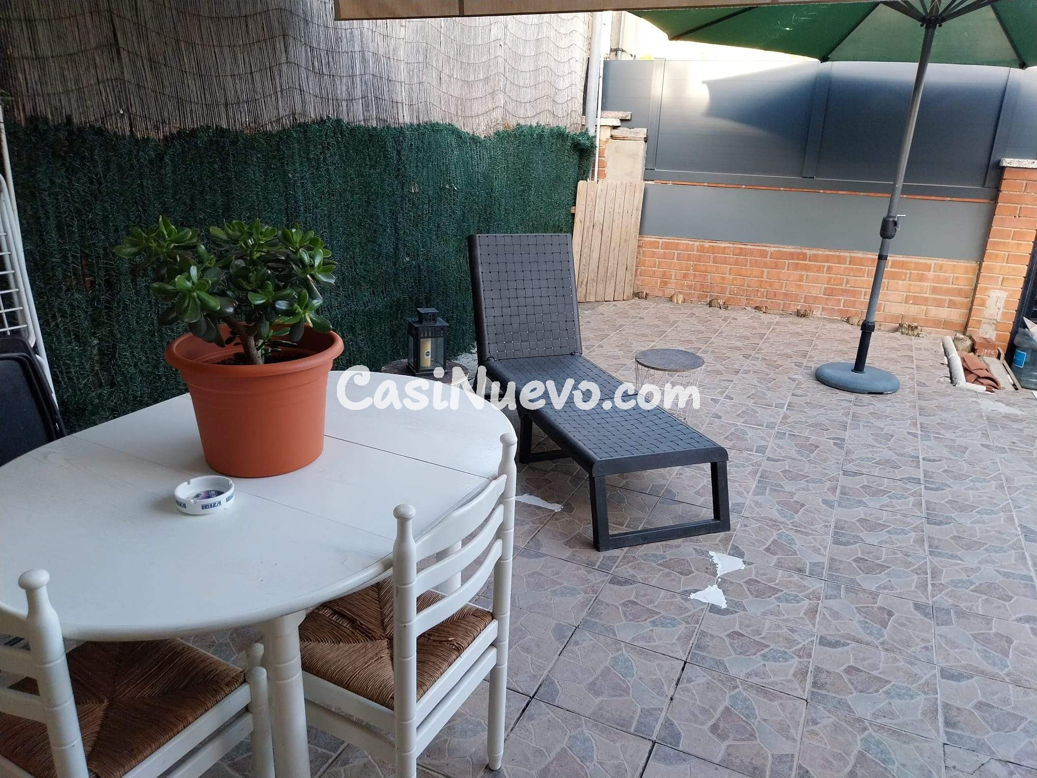 Casa adosada reformada con patio y espacio para vehículo en  - foto 11