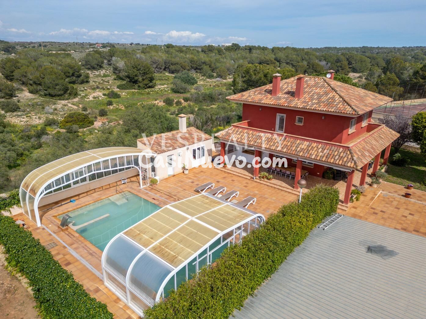 Exclusiva villa con gran parcela, piscina y amplias zonas ex - foto 2