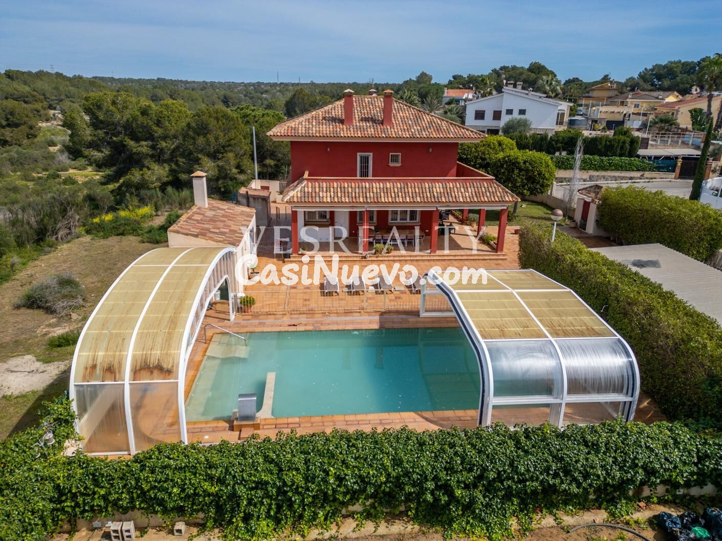 Exclusiva villa con gran parcela, piscina y amplias zonas ex - foto 4