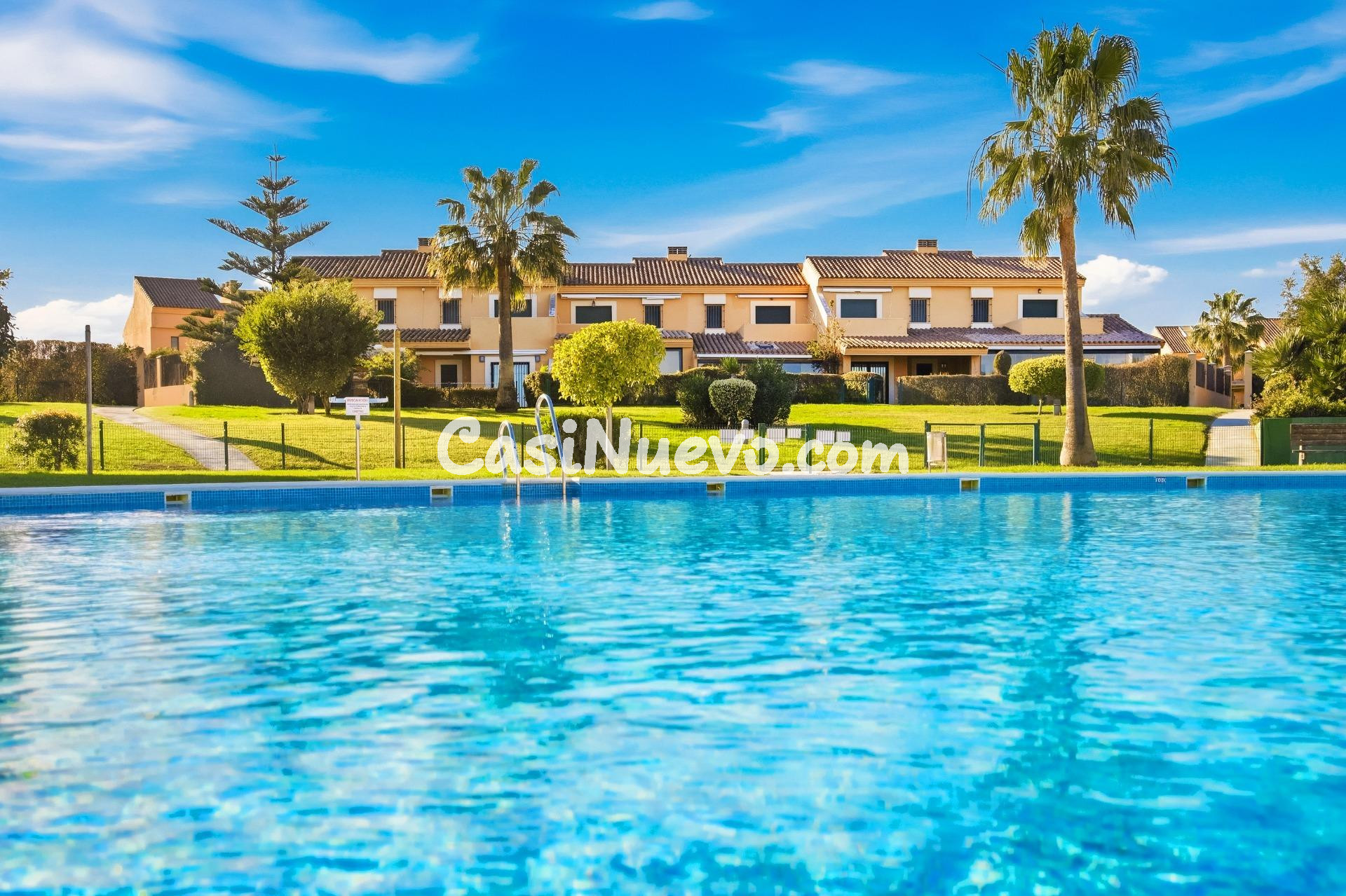 ADOSADO EN URBANIZACION EN EL NOVO SANCTI PETRI - foto 2